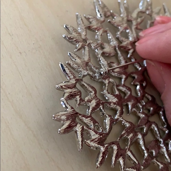 Unique Crystal Rhinestone Brooch - Picture 4 of 7